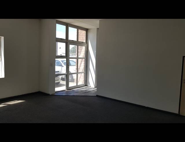 346M² FACTORY TO LET IN STIKLAND INDUSTRIAL